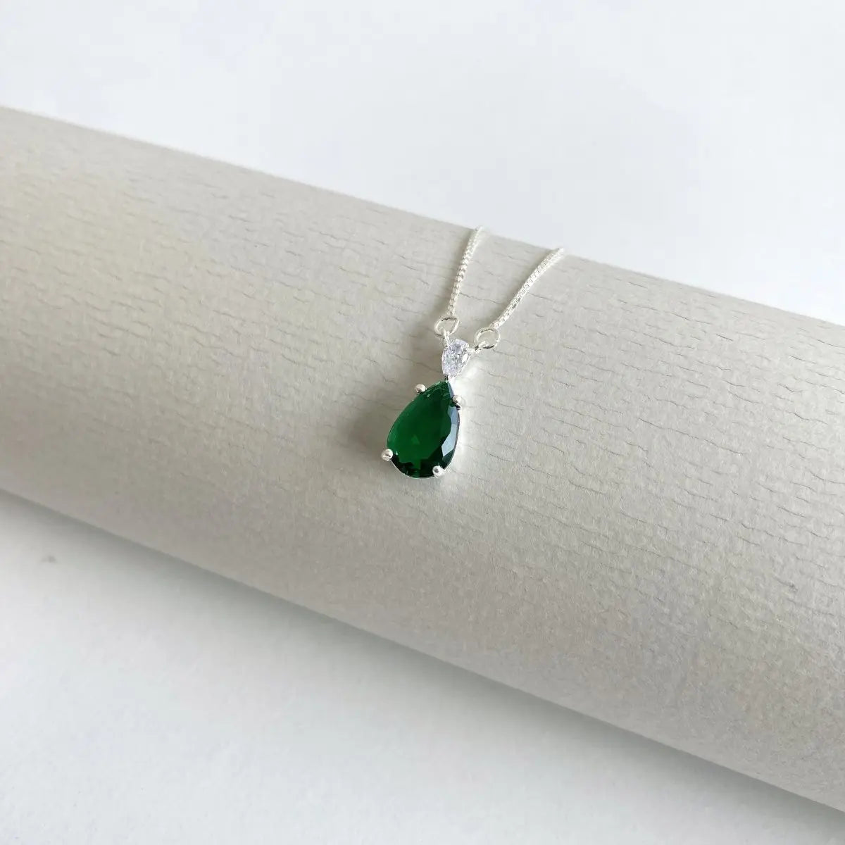 Colar Gota com Zircônia em Prata Esmeralda 45CM